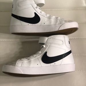 NIKE BLAZER MID ‘77